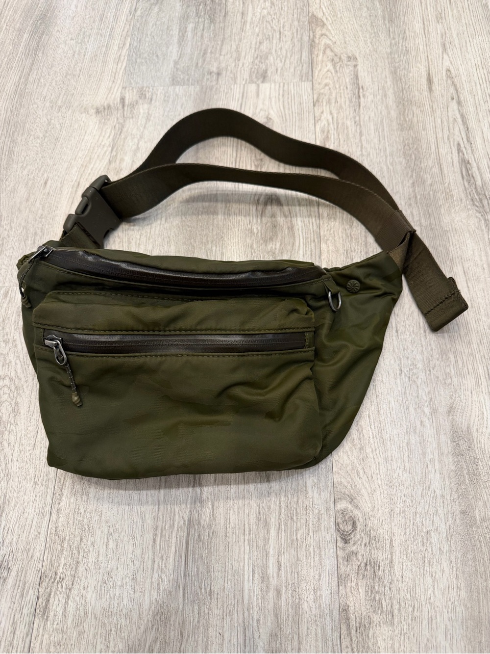 Athleta Olive Green Camo Belt Bag Crossbody Fanny Pack NWOT